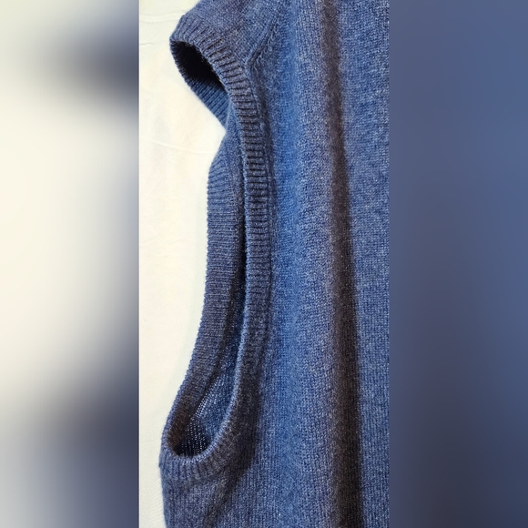 100% Cashmere 2xl v neck vest sweater, Hong Kong (g5) - Picture 6 of 6